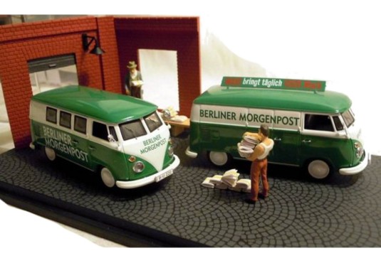 1/43 VOLKSWAGEN Combi T1 (X2) "Berliner Morgenpost" + 2 personnages VOLKSWAGEN