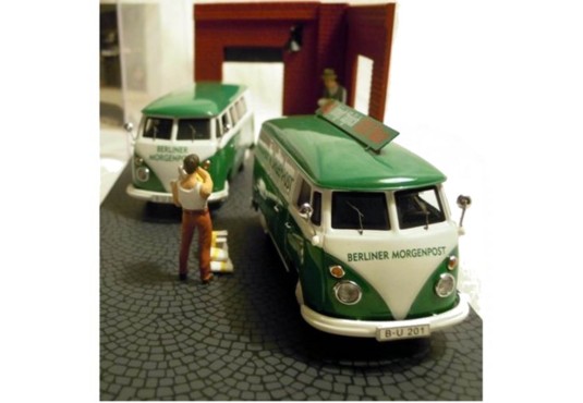 1/43 VOLKSWAGEN Combi T1 (X2) "Berliner Morgenpost" + 2 personnages VOLKSWAGEN