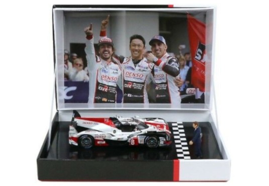 1/43 TOYOTA TS050 N°8 Le Mans 2018 + Personnage TOYOTA