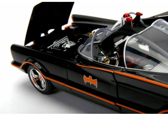 1/18 BATMOBILE + Personnages BATMOBILE