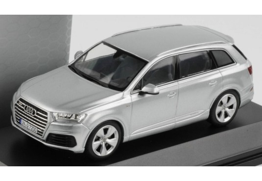 1/43 AUDI Q7 2015 AUDI