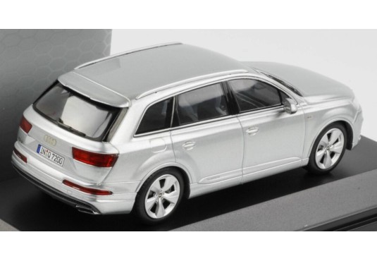 1/43 AUDI Q7 2015 AUDI