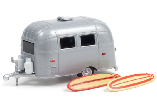 1/64 AIRSTREAM 16' Bambi + Surfboards