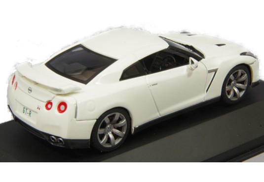 1/43 NISSAN GT-R R35 2008