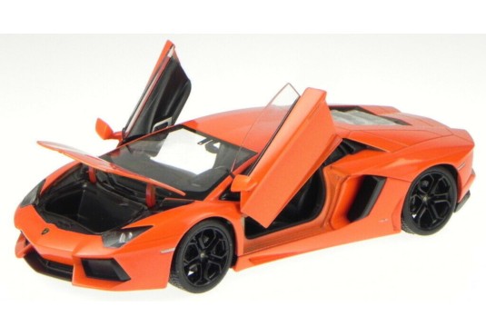 1/24 LAMBORGHINI Aventador LP 700-4