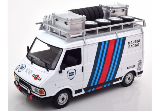 1/18 FIAT 242 Assistance Martini Rally Team Lancia + Accessoires + Pneus