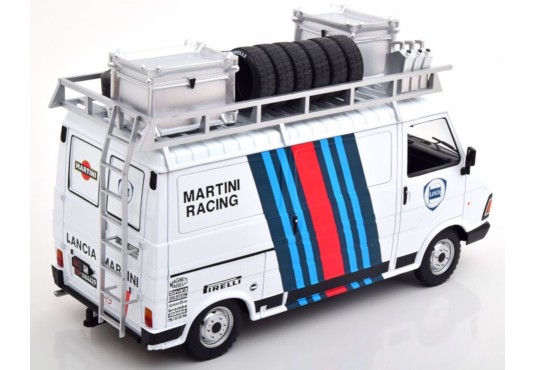 1/18 FIAT 242 Assistance Martini Rally Team Lancia + Accessoires + Pneus