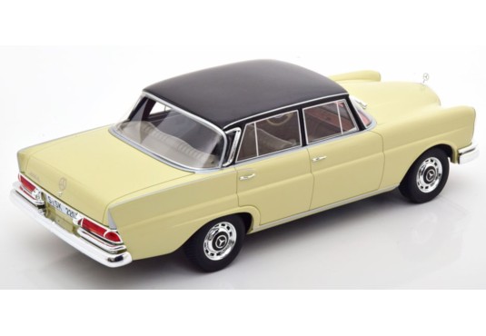 1/18 MERCEDES 220 SE W111 1966