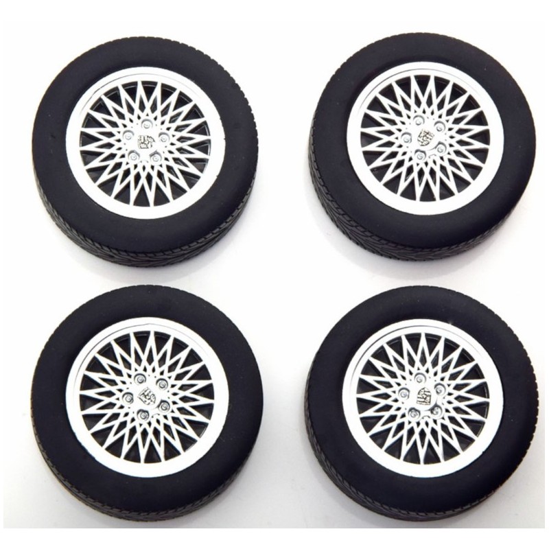 1/18 PNEUS + JANTES X4 Pour Porsche 924 Turbo