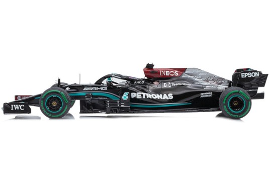 1/18 MERCEDES AMG F1 W12 E N°44 Grand Prix Russie 2021 + Pit Board 100ème Victoire