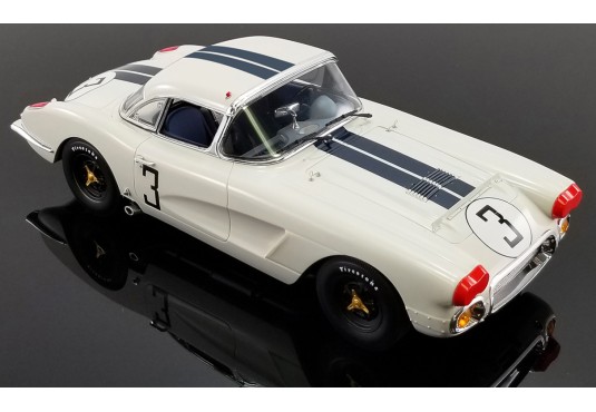 1/18 CHEVROLET Corvette N°3...