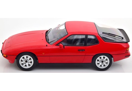 1/18 PORSCHE 924 1985