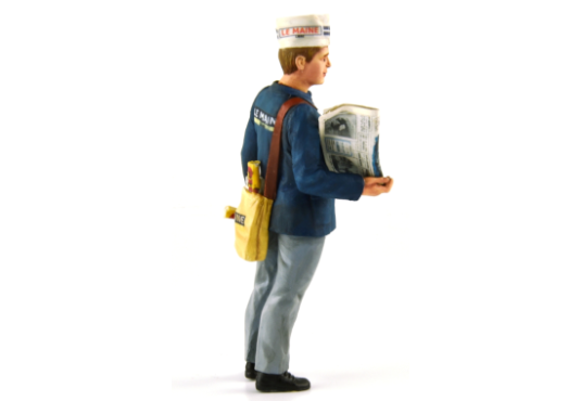 1/18 PERSONNAGE Joseph Vendeur de Journaux Maine Libre 1996 (Circuit des 24 h du Mans)