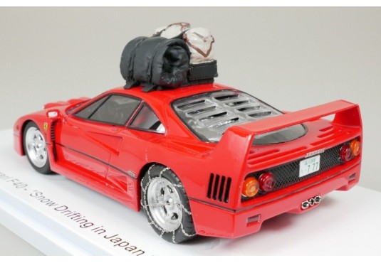 1/43 FERRARI F40  Snow Drifting Japon 1993 + bagages