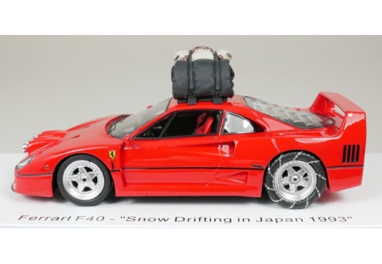 1/43 FERRARI F40  Snow Drifting Japon 1993 + bagages