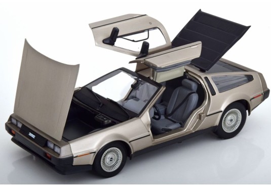1/18 DE LOREAN DMC12 Coupé 1981