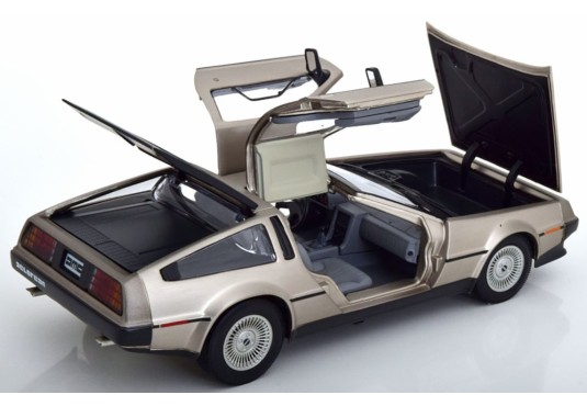 1/18 DE LOREAN DMC12 Coupé 1981