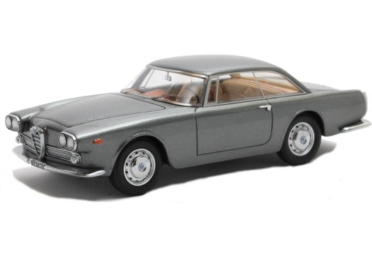 1/43 ALFA ROMEO 2000 Praho...