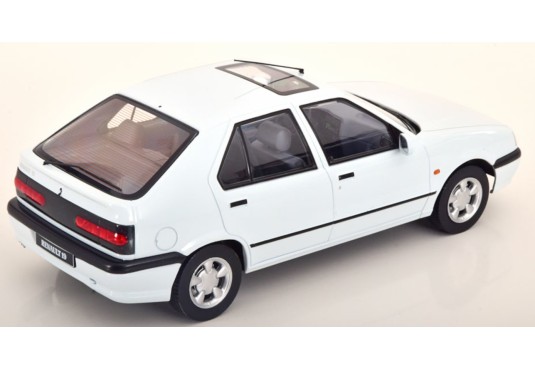 1/18 RENAULT 19 5 portes 1994