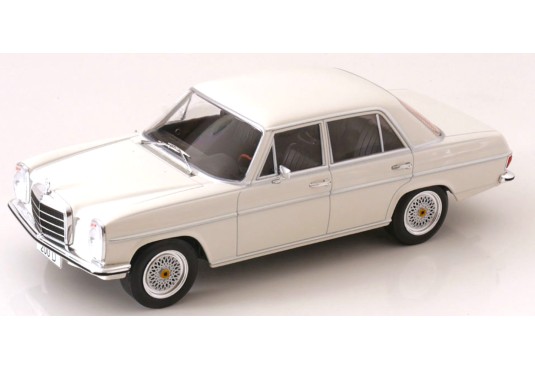 1/18 MERCEDES 200D W115...