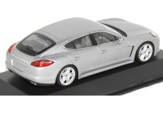 1/43 PORSCHE Panamera S Hybrid 2011