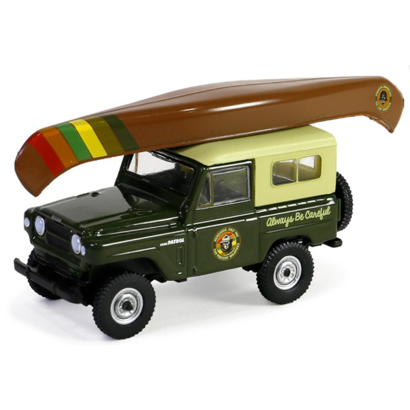 1/64 NISSAN Patrol 1980 + Canoë