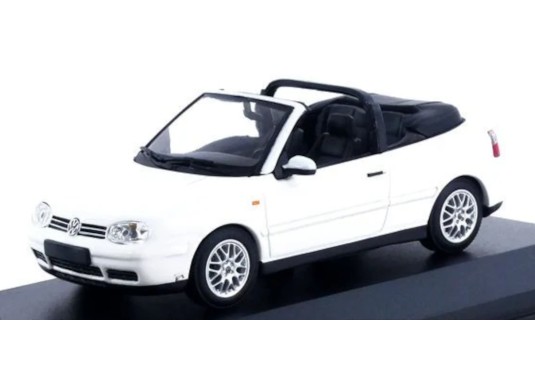 1/43 VOLKSWAGEN Golf IV...