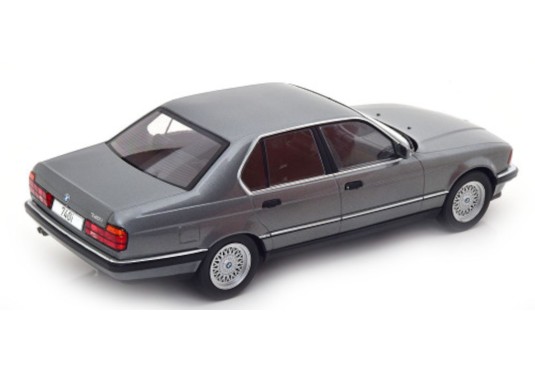 1/18 BMW 740i E32 1986