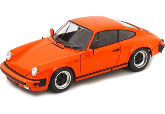 1/18 PORSCHE 911 Carrera...