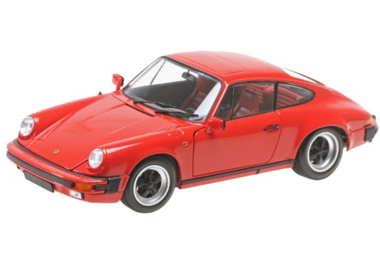 1/18 PORSCHE 911 Carrera...