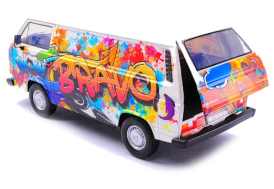 1/24 VOLKSWAGEN T3 Graffiti Wow Bravo