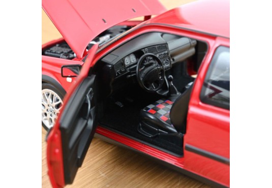 1/18 VOLKSWAGEN Golf III GTI 1996
