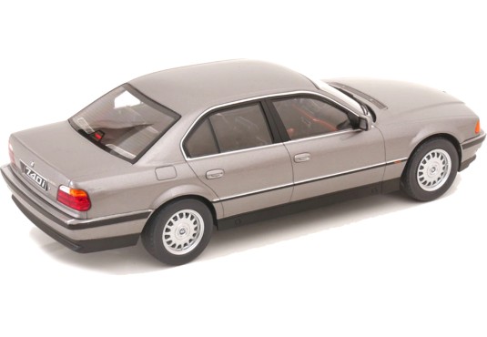 1/18 BMW 740 i E38 1994