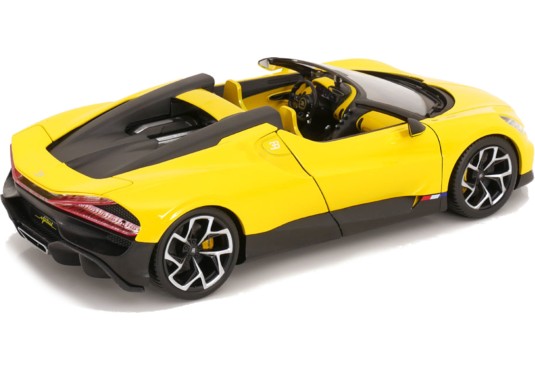 1/18 BUGATTI Mistral 2024