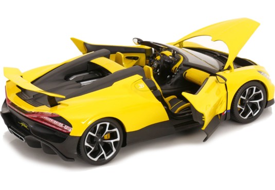 1/18 BUGATTI Mistral 2024