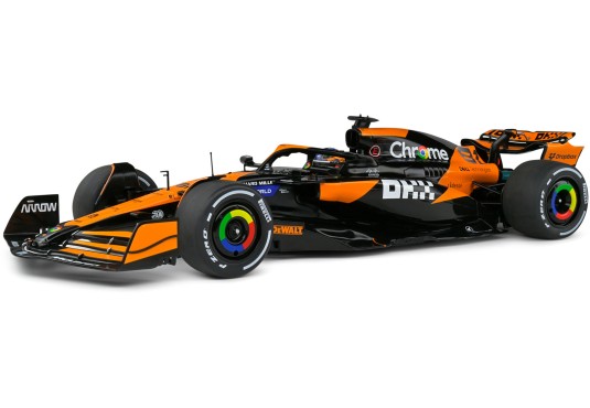 1/18 MC LAREN MCL38 N°81...
