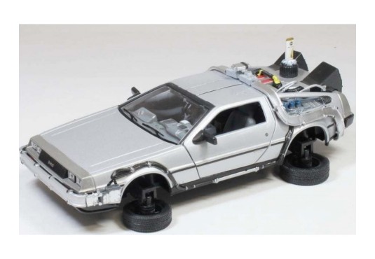 1/24 DE LOREAN "Retour vers le Futur" II DE LOREAN