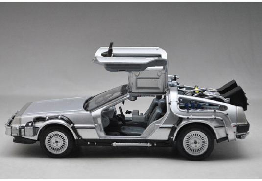 1/24 DE LOREAN "Retour Vers le Futur" I DE LOREAN