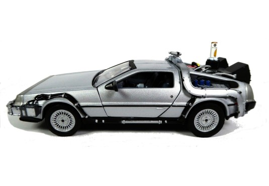 1/24 DE LOREAN "Retour Vers le Futur" II DE LOREAN