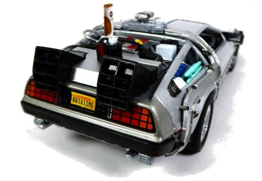 1/24 DE LOREAN "Retour Vers le Futur" II DE LOREAN