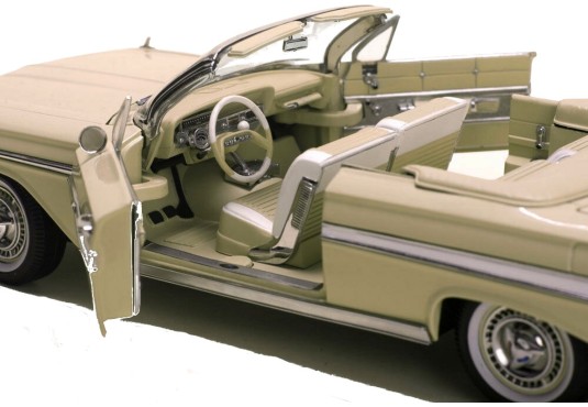 1/18 CHEVROLET Impala Cabriolet 1961 CHEVROLET