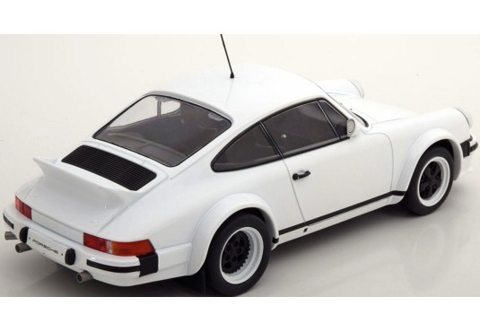 1/18 PORSCHE 911 Race Version 1982 PORSCHE